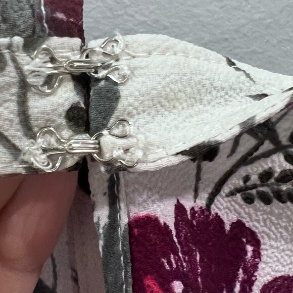 Kismet white red and pink floral cutout top size small NWT - Picture 7 of 10